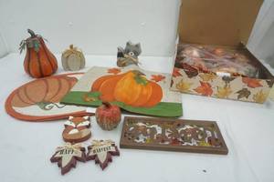 lot 166 image: Fall decor