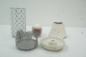 lot 173 image: candle lot