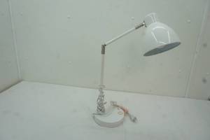 lot 185 image: adjustable lamp