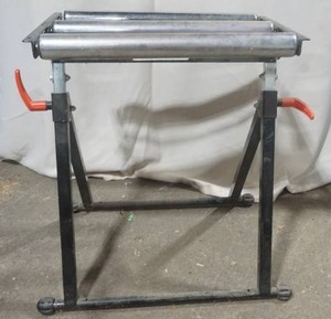 lot 202 image: adjustable roller stand