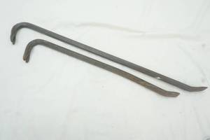 lot 220 image: crow bars