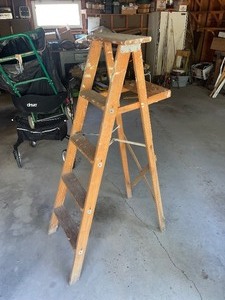 Wood Step Ladder