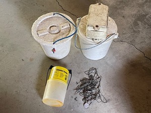 Bait Buckets, Stringer