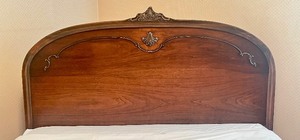 lot 8 image: Stunning Antique Full Size Bed With Wrap Around Footboard and Casters