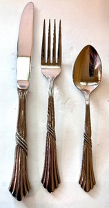 lot 195 image: Large Oneida Mixed Flatware Lot