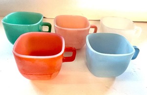 lot 197 image: Five Vintage Glasbake Ceramic Mugs