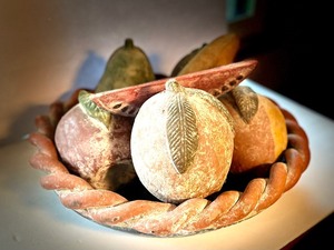 lot 234 image: Vintage Mexican Terracotta Fruit Bowl Centerpiece