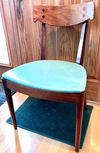 lot 176 image: MCM Single Wood Chair