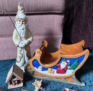 lot 165 image: Vintage Christmas Decor & Ornaments