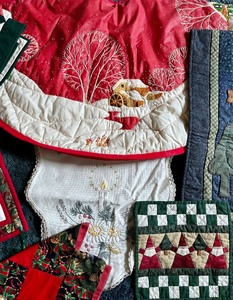 lot 164 image: Christmas Linen Lot
