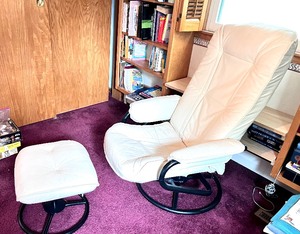 lot 153 image: Creamy White Leather Chair and Ottoman