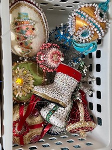 lot 162 image: Vintage Christmas Ornaments