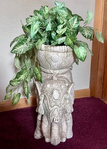 lot 160 image: Vintage Plaster of Paris Elephant Planter