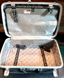 lot 127 image: Vintage Ventura Luggage Set