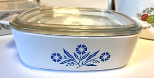 lot 190 image: 3 Piece Vintage Corningware w Table Range Hot Plate