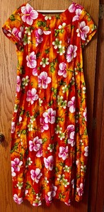 lot 132 image: Ui-Maikai Vintage Hawaiian Dress (Size XL)