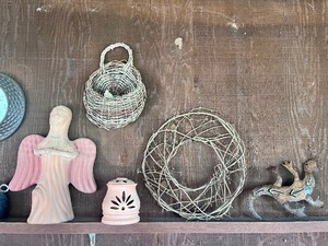 lot 223 image: Fun Decor