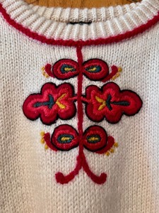 lot 121 image: Dale of Norway Wool Sweater (Size M)