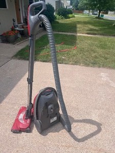 lot 215 image: Kenmore Progressive Vacuum