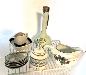 lot 185 image: Beautiful Vintage China Pieces