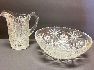 lot 239 image: Lovely Vintage Glass Serving Items