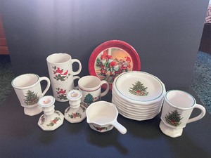 lot 167 image: Assortment of Christmas Dishes