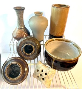 lot 16 image: Browns & Creams Pottery Lot
