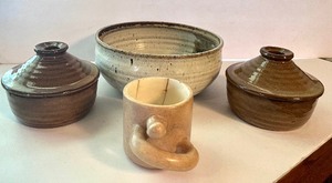 lot 18 image: 4 Piece Tan Pottery Lot including Artisan Pottery by Keppers