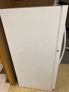 lot 8 image: Kenmore Upright Freezer