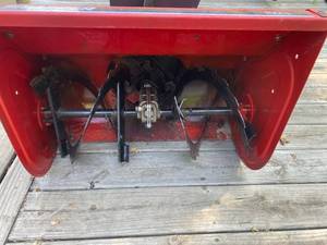 lot 10 image: Snapper Snow Blower