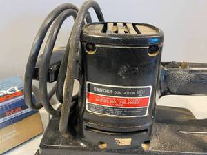 lot 18 image: Sanding Tools