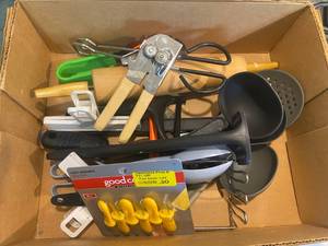 lot 19 image: Pots and Pans Haul