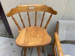 lot 47 image: Seating that Swivels