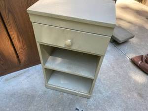 lot 64 image: Assorted furniture