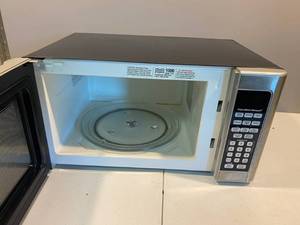 lot 65 image: Hamilton Beach Microwave