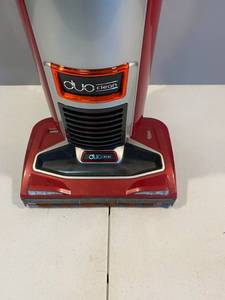 lot 72 image: Shark Vacuum