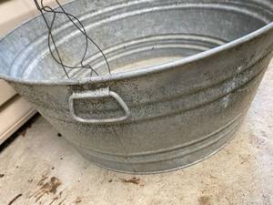 lot 85 image: Tub and Beater