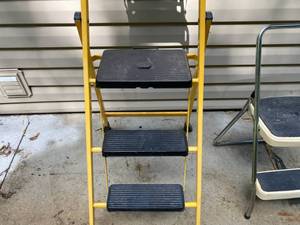 lot 87 image: Two Step Stools