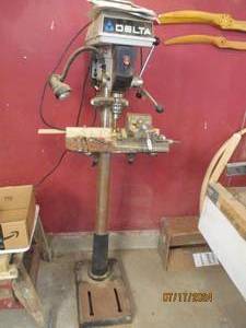lot 9 image: Delta drill press model 17-950L...