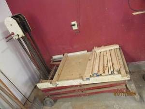 lot 10 image: Hand crank drywall lift...