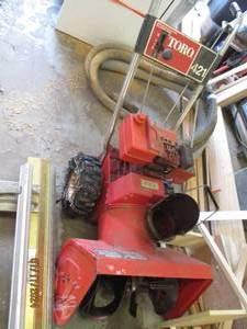 lot 12 image: Toro 421 snowblower with tire chain...
