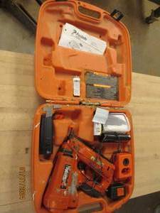 lot 18 image: Paslode battery power angled finish...