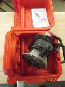 lot 30 image: Milwaukee heavy duty router...