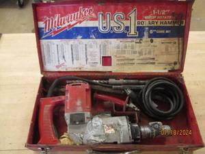 lot 40 image: Milwaukee 1 12 rotary hammer...