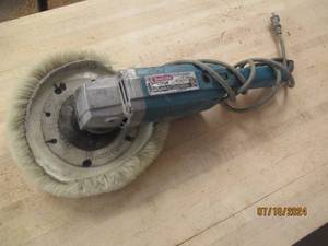 lot 58 image: Makita sander  buffer...