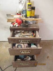 lot 68 image: Cabinet containing toos and shop su...