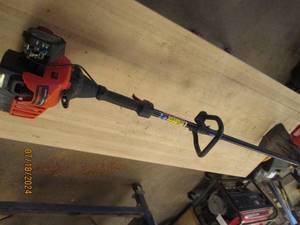 lot 70 image: Remington weed trimmer...