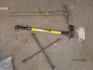 lot 72 image: Hand tools...
