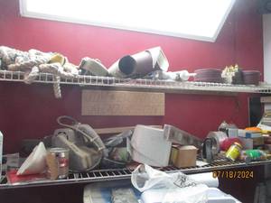 lot 81 image: All contents of shelves...