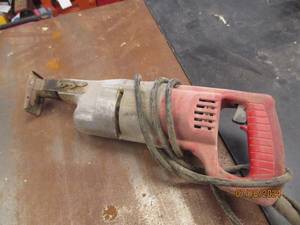 lot 82 image: Milwaukee saw...